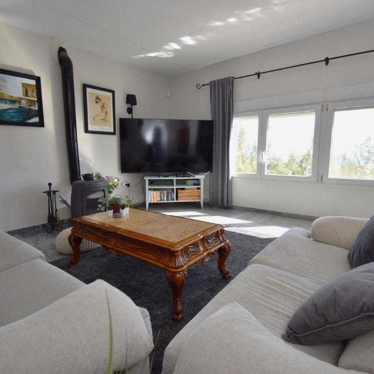 Spacious Family Villa & Studio Pool Walk to Beach - Apartamento - 27