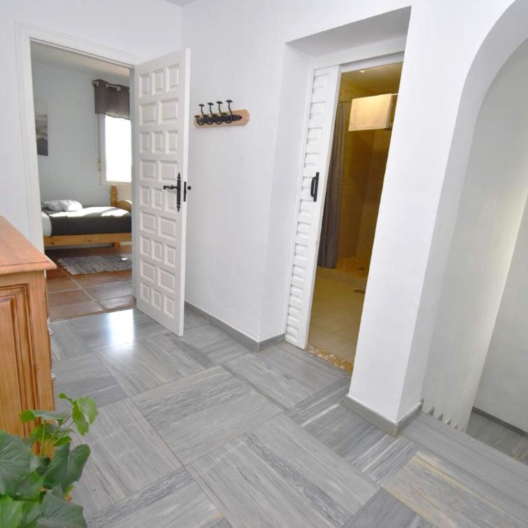 Spacious Family Villa & Studio Pool Walk to Beach - Apartamento - 34