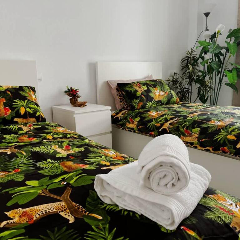 2 Bed Apartment Huge Terrace & Pool - Apartment - 4