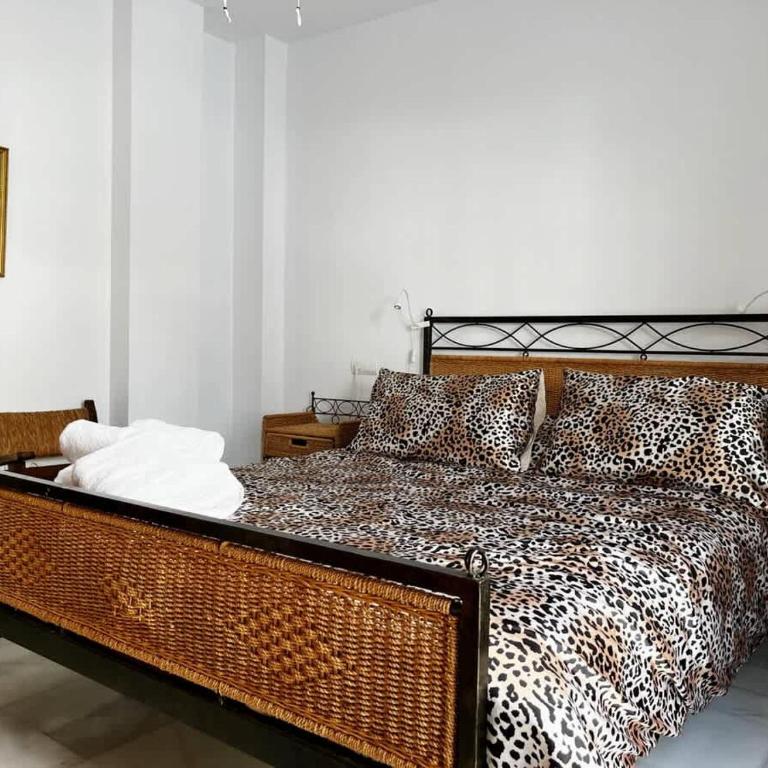 2 Bed Apartment Huge Terrace & Pool - Apartment - 9