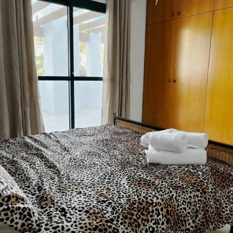 2 Bed Apartment Huge Terrace & Pool - Apartment - 11