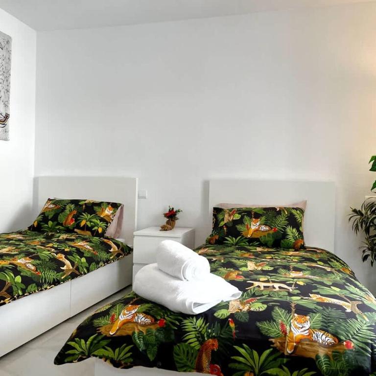 2 Bed Apartment Huge Terrace & Pool - Apartment - 12