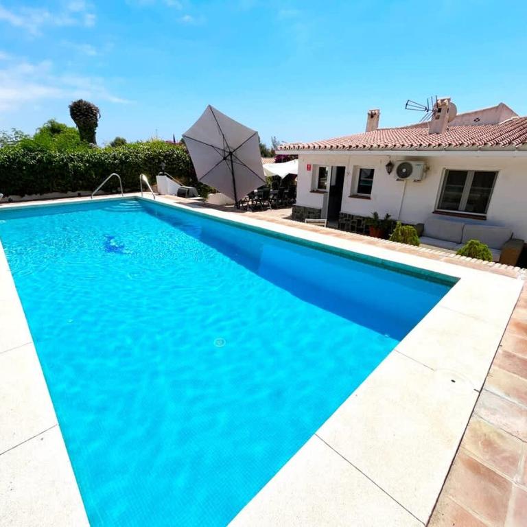 Family Villa Pool Sea Views & Walk to Beach - Villa - 4