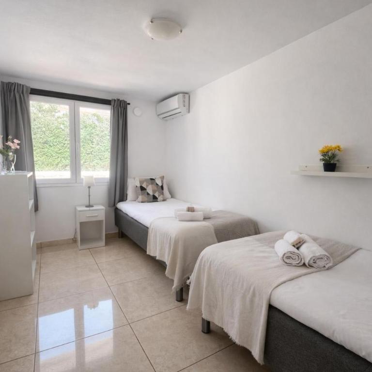 Family Villa Pool Sea Views & Walk to Beach - Villa - 16