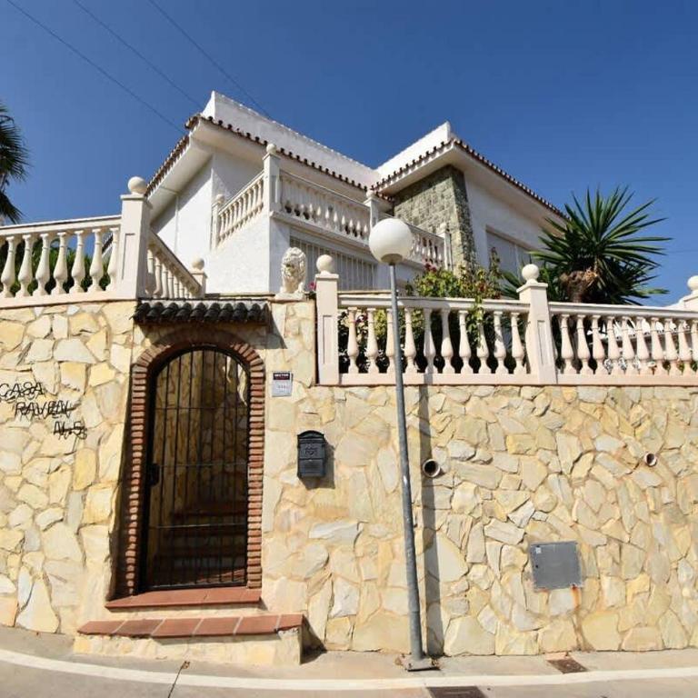 Family Villa Pool Sea Views & Walk to Beach - Villa - 40