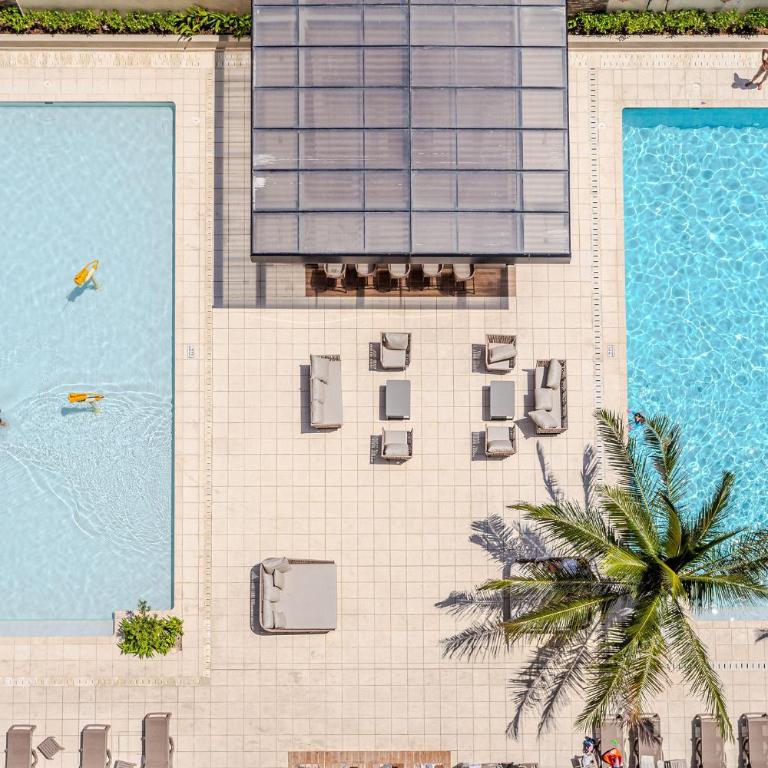 Amplia Suite Moderna con balcón cerca al mar - One-Bedroom Apartment - 8