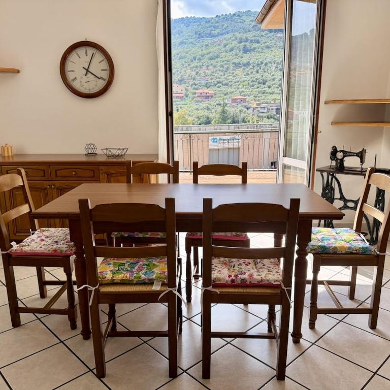 HOST4U - Beautiful Apartment with 3 Bedrooms in Imperia - Three-Bedroom Apartment - 4