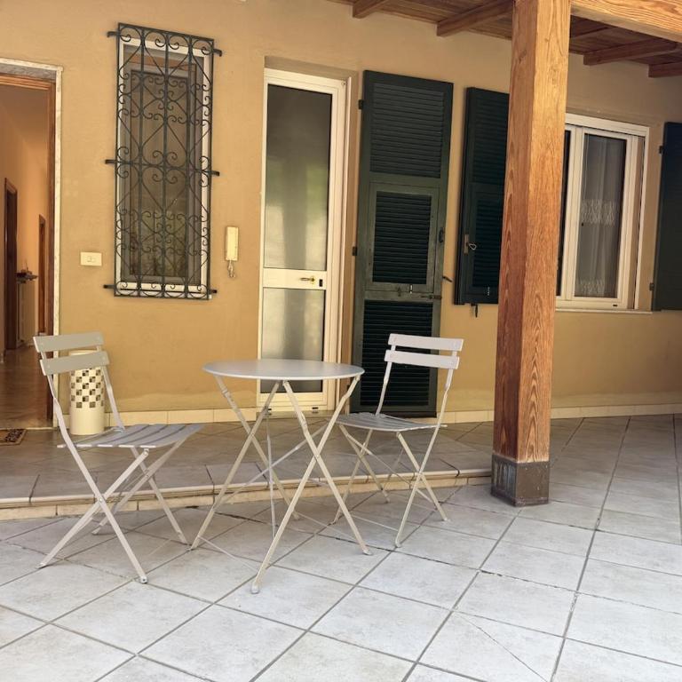 HOST4U - Beautiful Apartment with 3 Bedrooms in Imperia - Three-Bedroom Apartment - 9