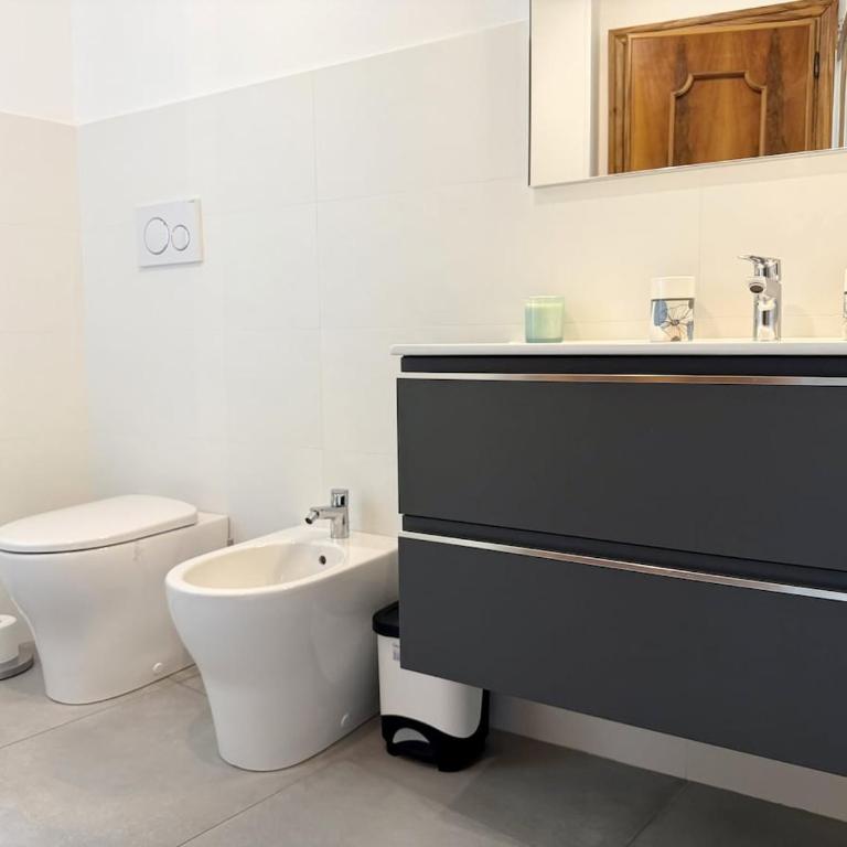 HOST4U - Beautiful Apartment with 3 Bedrooms in Imperia - Three-Bedroom Apartment - 10