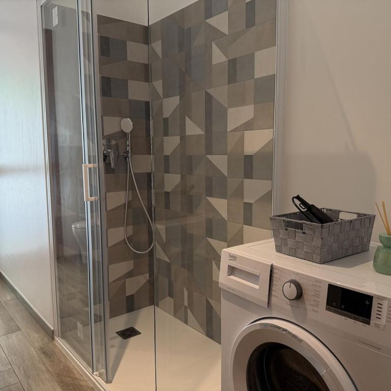 HOST4U - Beautiful Apartment with 3 Bedrooms in Imperia - Three-Bedroom Apartment - 13