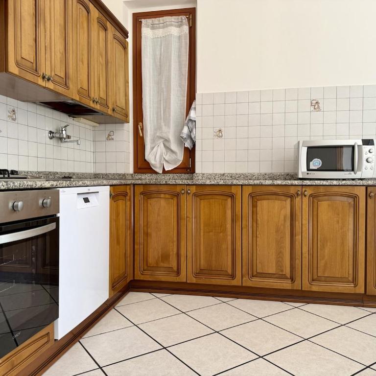 HOST4U - Beautiful Apartment with 3 Bedrooms in Imperia - Three-Bedroom Apartment - 20
