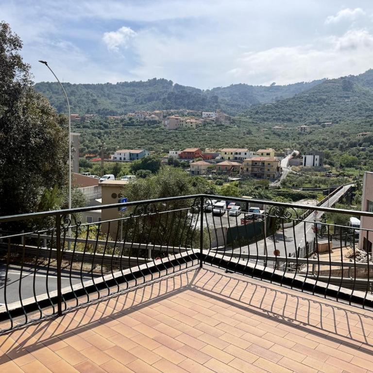HOST4U - Beautiful Apartment with 3 Bedrooms in Imperia - Three-Bedroom Apartment - 22