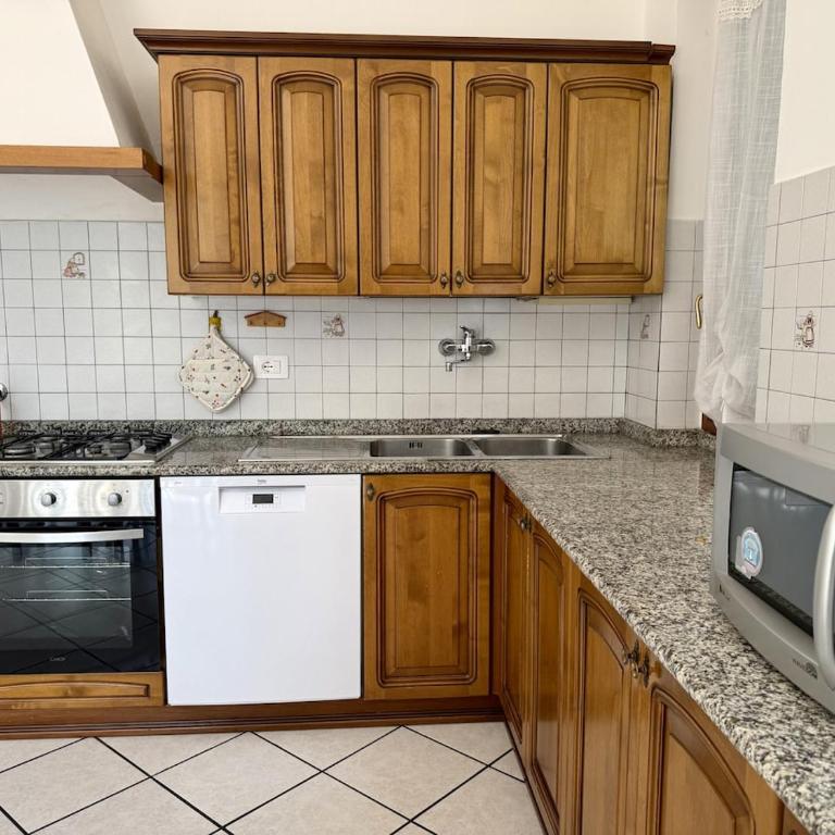 HOST4U - Beautiful Apartment with 3 Bedrooms in Imperia - Three-Bedroom Apartment - 27