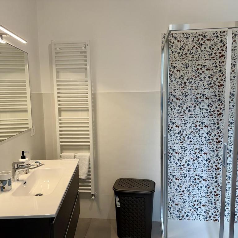 HOST4U - Beautiful Apartment with 3 Bedrooms in Imperia - Three-Bedroom Apartment - 30