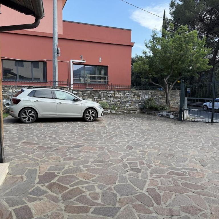 HOST4U - Beautiful Apartment with 3 Bedrooms in Imperia - Three-Bedroom Apartment - 33