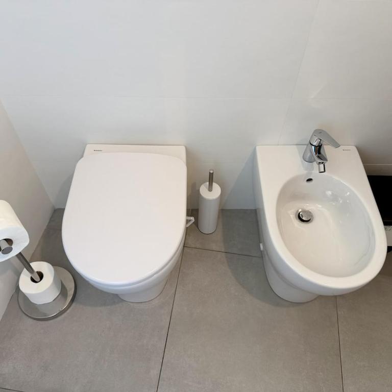 HOST4U - Beautiful Apartment with 3 Bedrooms in Imperia - Three-Bedroom Apartment - 34