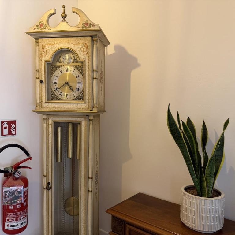 HOST4U - Beautiful Apartment with 3 Bedrooms in Imperia - Three-Bedroom Apartment - 35
