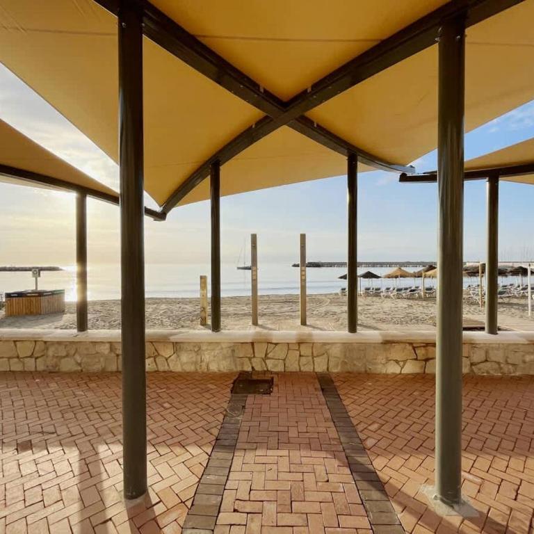 Panoramic Seafront Apartment with Terrace - Apartamento - 45