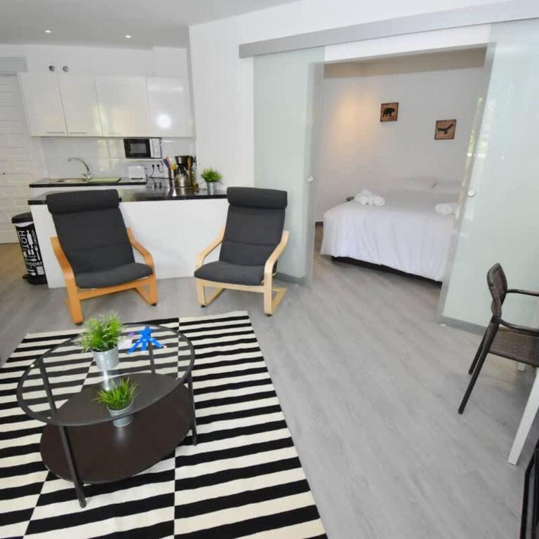 Rare 2BR Benal Beach Heated Pool & Slides - Apartment - 9