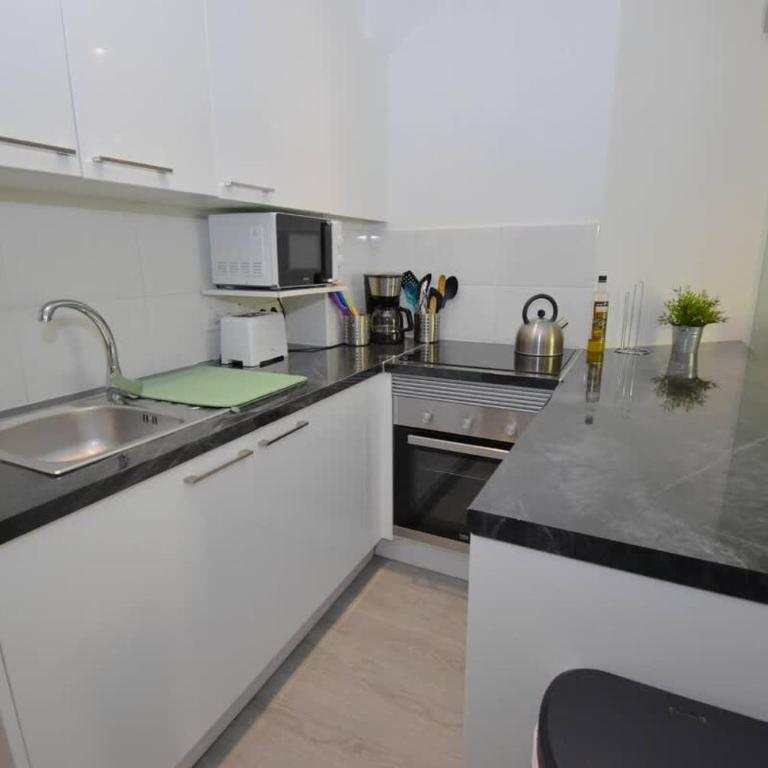 Rare 2BR Benal Beach Heated Pool & Slides - Apartment - 12