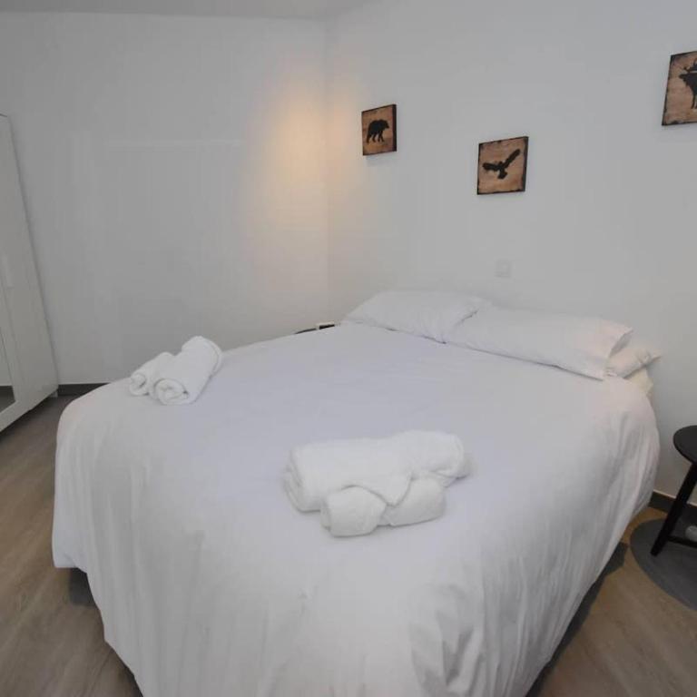 Rare 2BR Benal Beach Heated Pool & Slides - Apartment - 15