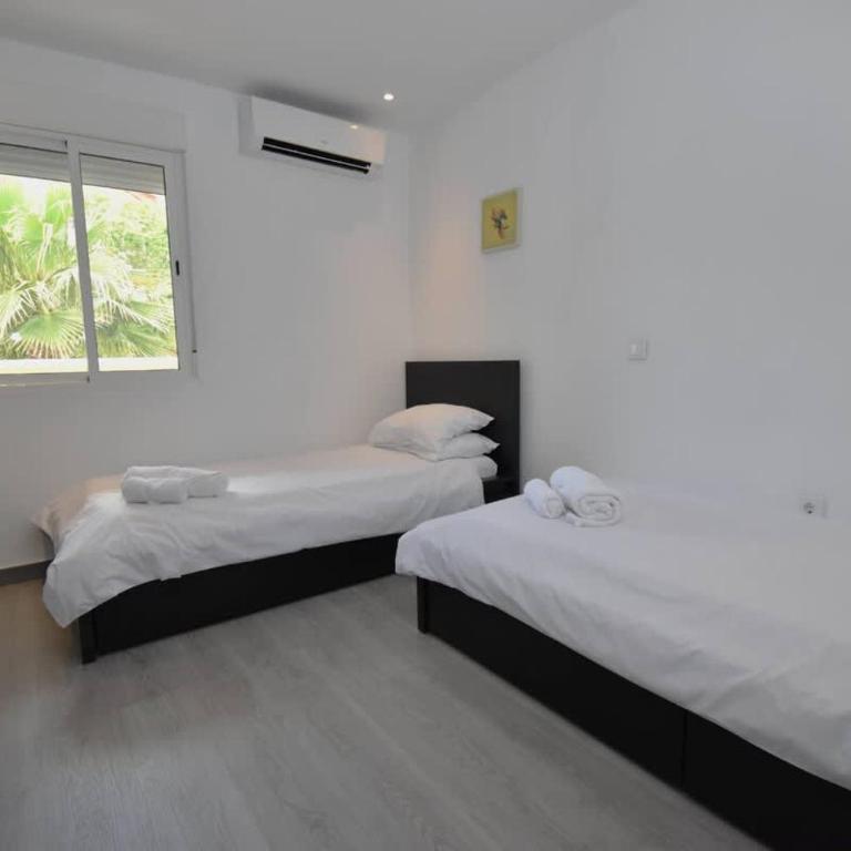 Rare 2BR Benal Beach Heated Pool & Slides - Apartment - 19