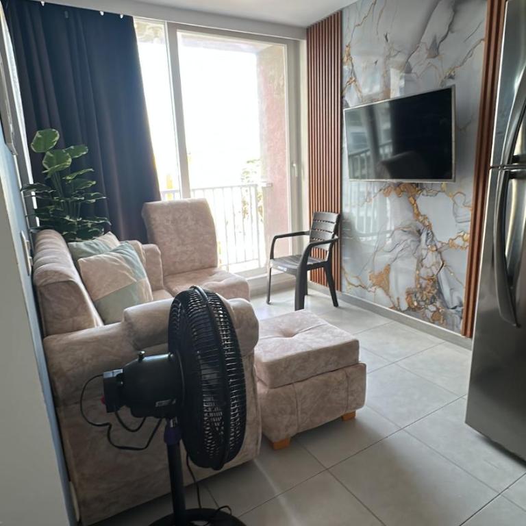 Apartamento moderno elegante y apto para familias cerca de la playa - Three-Bedroom Apartment - 9