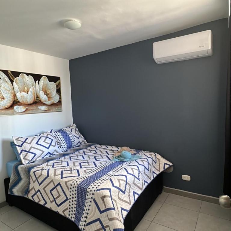 Apartamento moderno elegante y apto para familias cerca de la playa - Three-Bedroom Apartment - 12