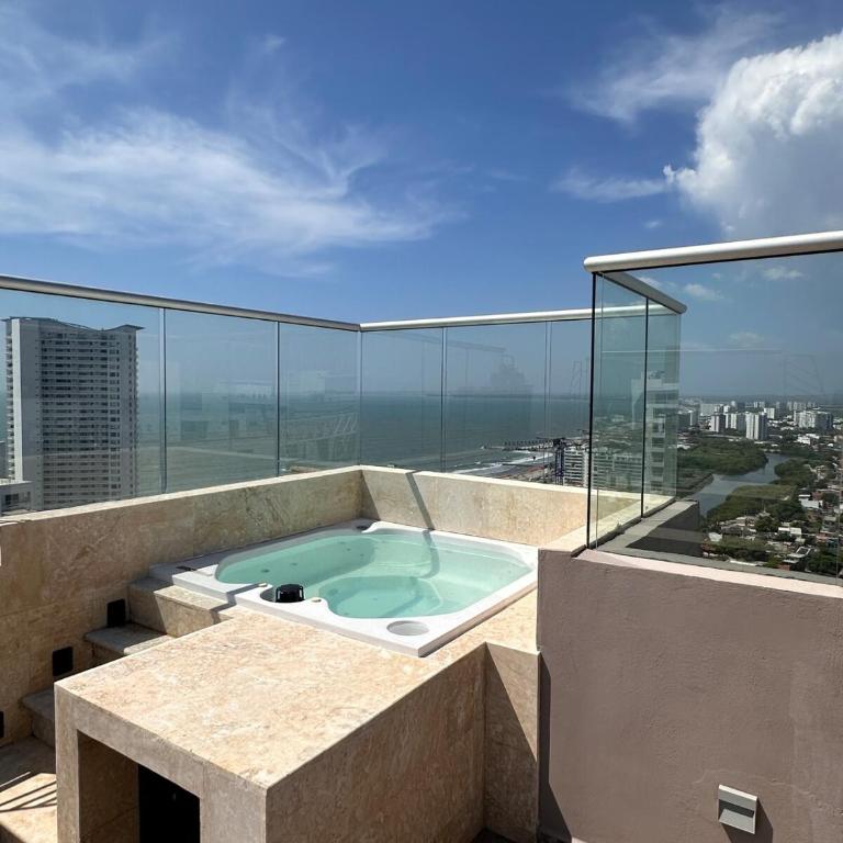 Apartamento moderno elegante y apto para familias cerca de la playa - Three-Bedroom Apartment - 13