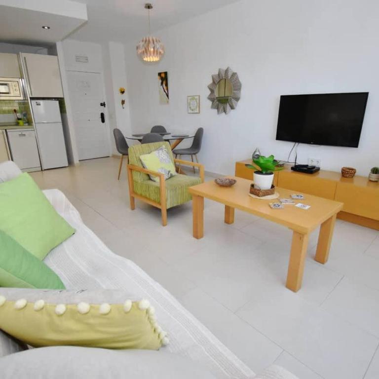 Benal Beach Sea Views Pools & Beach - Apartment - 8