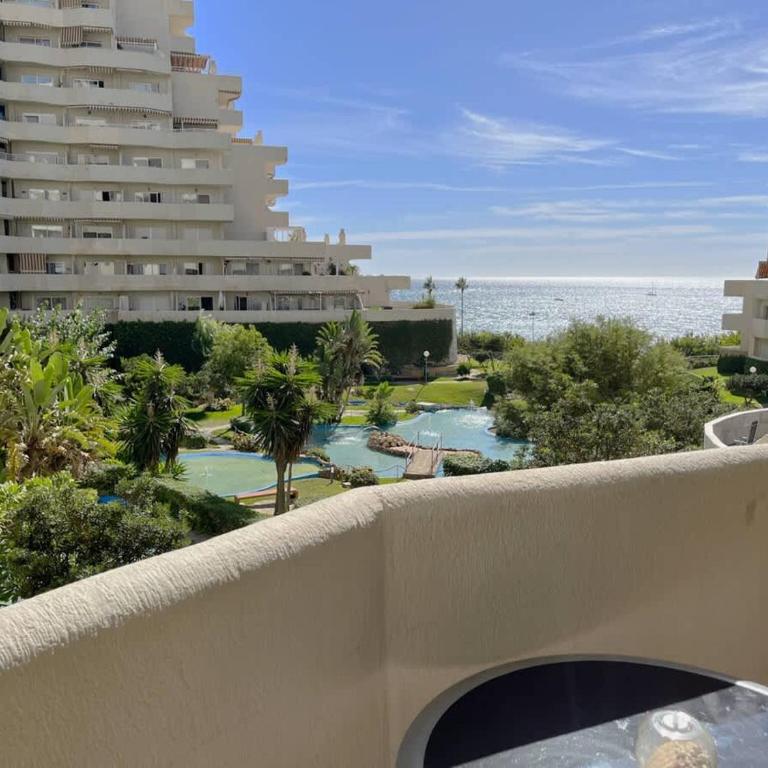 Benal Beach Sea Views Pools & Beach - Apartment - 11