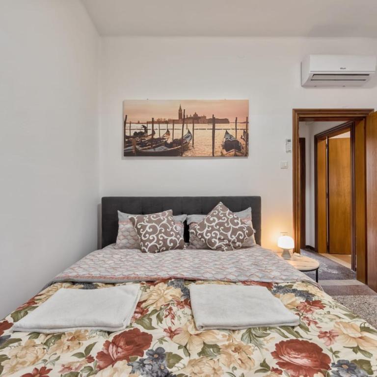 Downtown - Chambre Double avec Salle de Bains Commune - 7