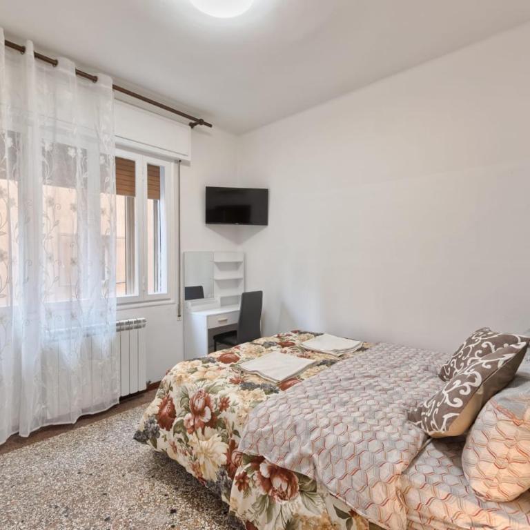 Downtown - Chambre Double avec Salle de Bains Commune - 1