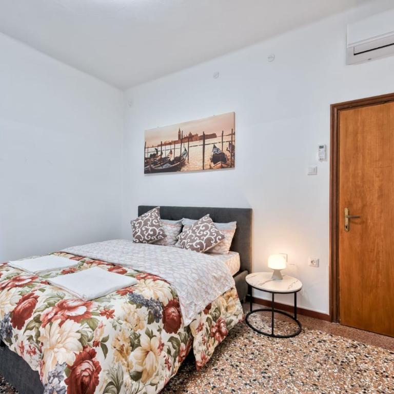 Downtown - Chambre Double avec Salle de Bains Commune - 4