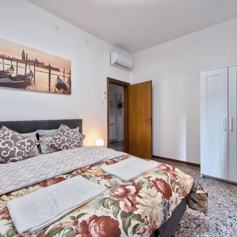 Downtown - Chambre Double avec Salle de Bains Commune - 2
