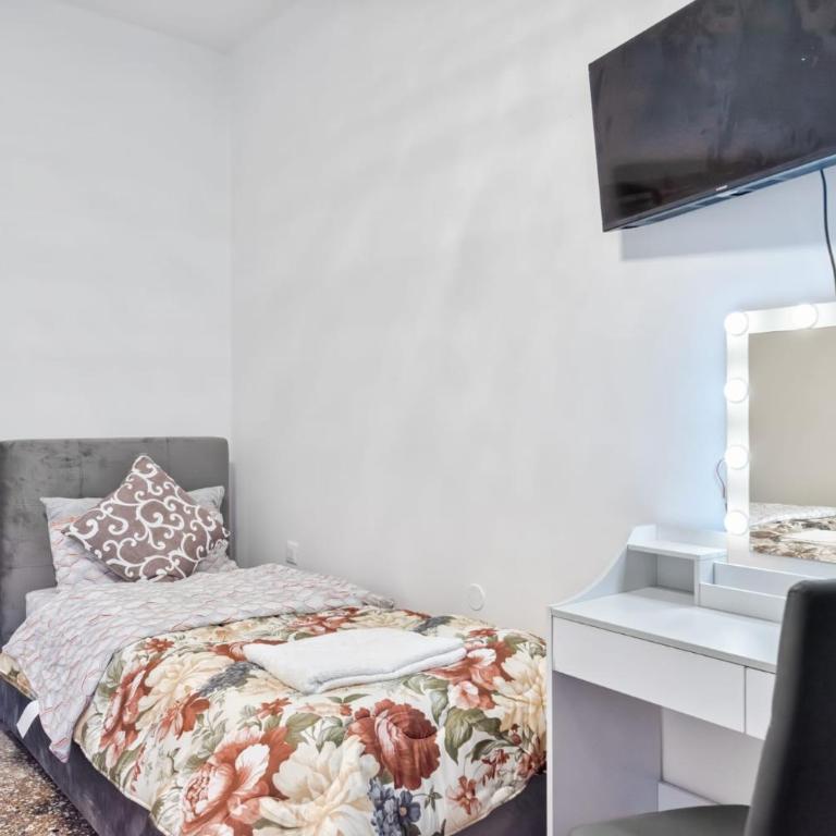 Downtown - Chambre Triple avec Salle de Bains Commune - 3
