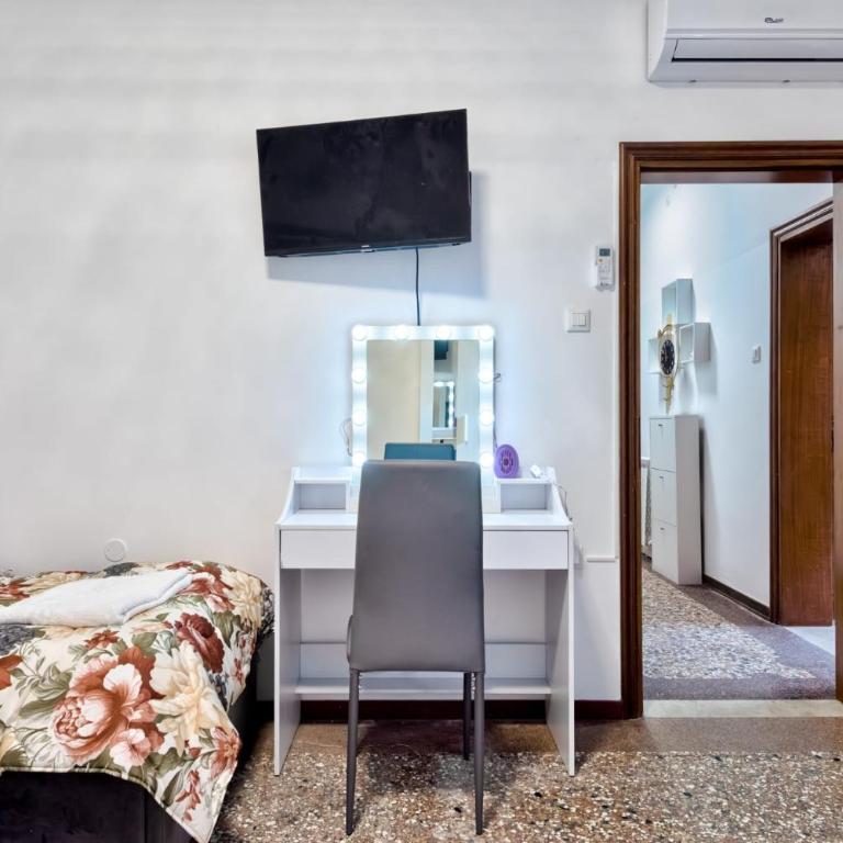 Downtown - Chambre Triple avec Salle de Bains Commune - 5