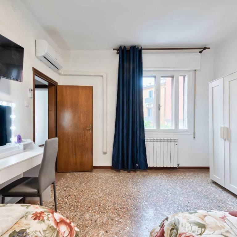 Downtown - Chambre Triple avec Salle de Bains Commune - 6