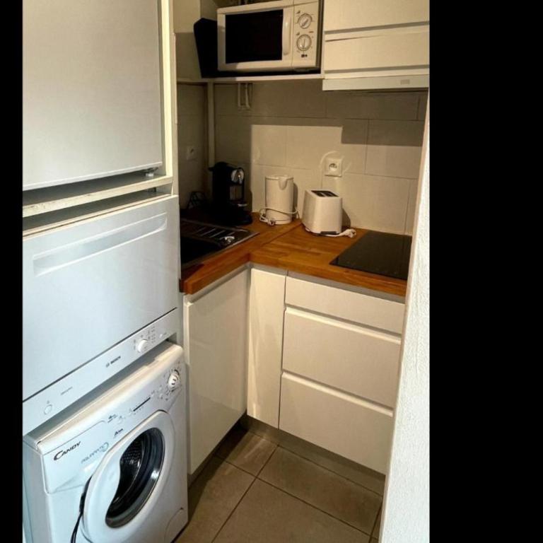 Appartement à 100m du village naturiste,tout équipé, climatisé,place parking - One-Bedroom Apartment - 5