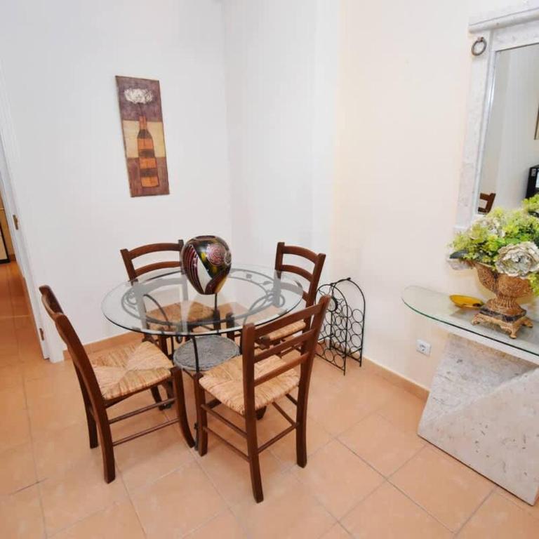 Spacious 2BR Apartment Terrace Pool & Train - Apartamento - 16