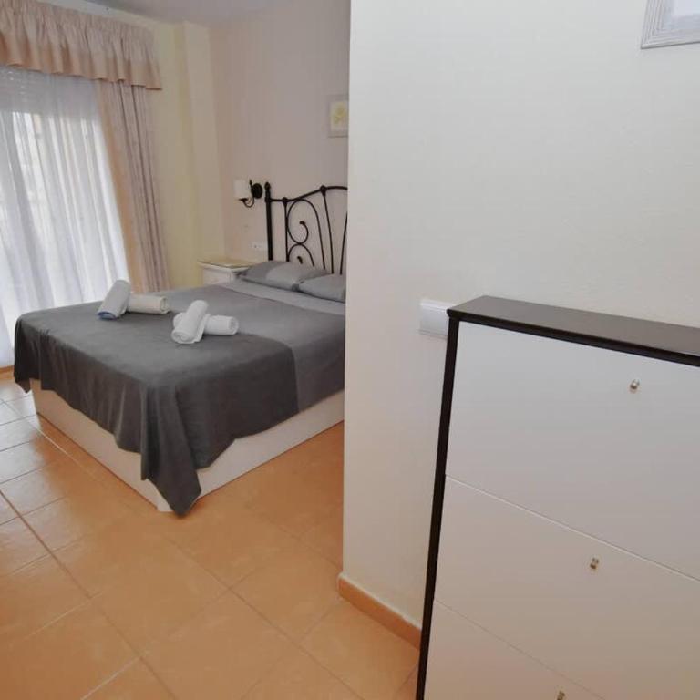 Spacious 2BR Apartment Terrace Pool & Train - Apartamento - 17