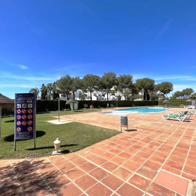 Ground Floor Apt with Pool & Garden Access - Apartamento - 13