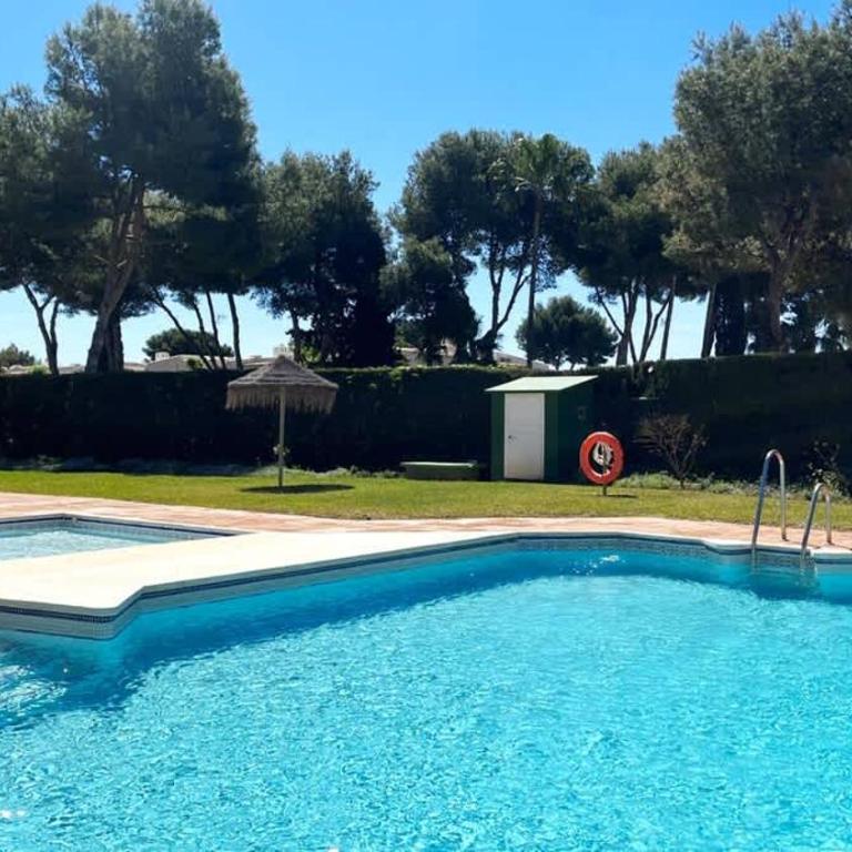 Ground Floor Apt with Pool & Garden Access - Apartamento - 17