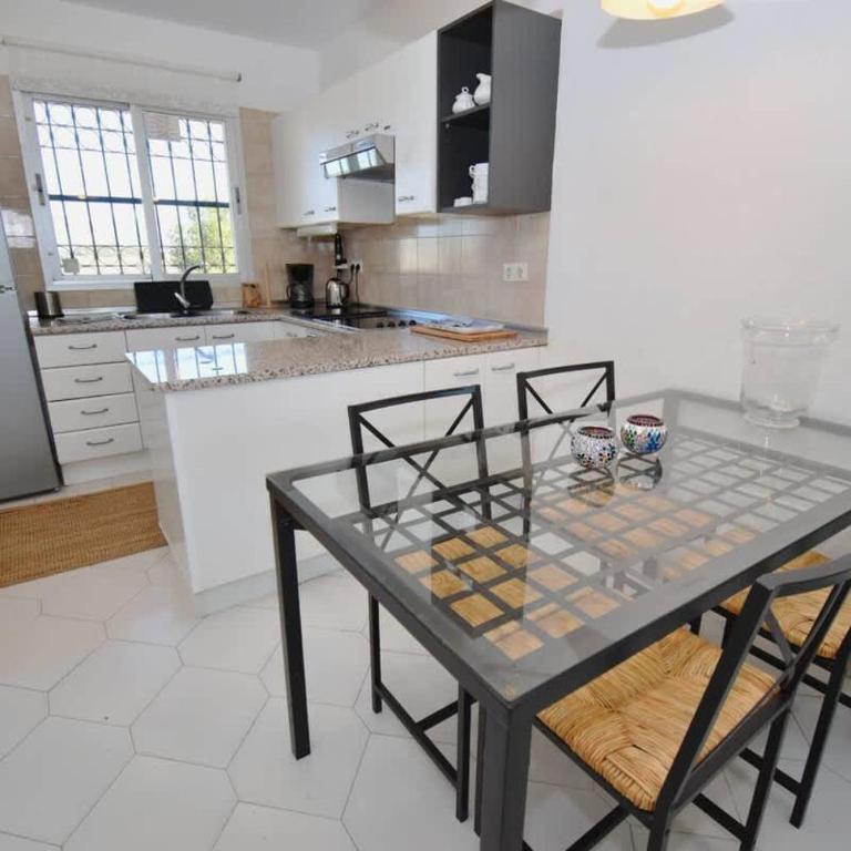 Ground Floor Apt with Pool & Garden Access - Apartamento - 22