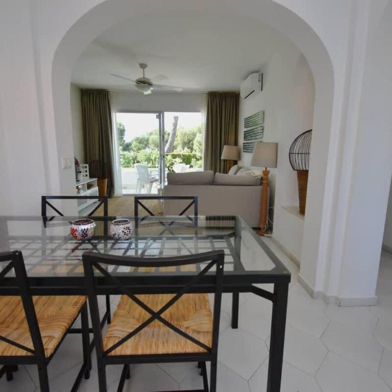 Ground Floor Apt with Pool & Garden Access - Apartamento - 26