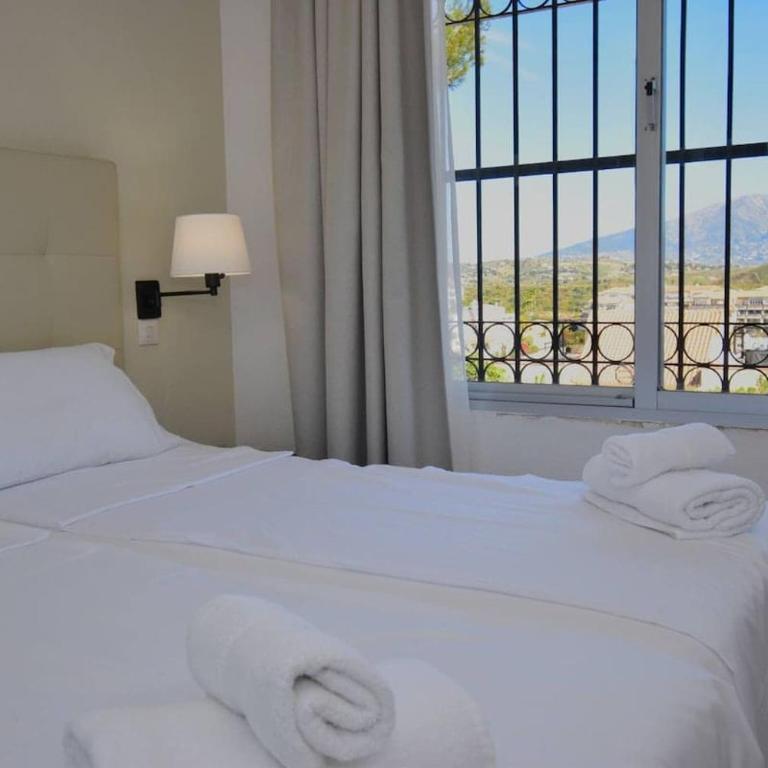 Ground Floor Apt with Pool & Garden Access - Apartamento - 34