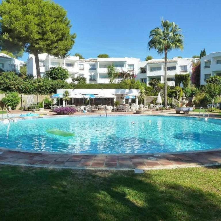 Ground Floor Apt with Pool & Garden Access - Apartamento - 41