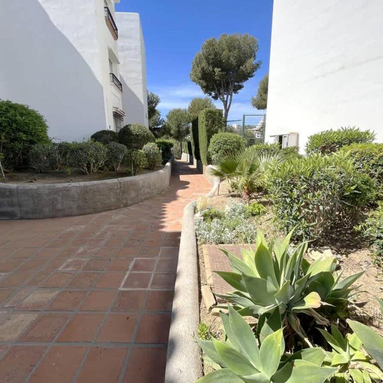 Ground Floor Apt with Pool & Garden Access - Apartamento - 44