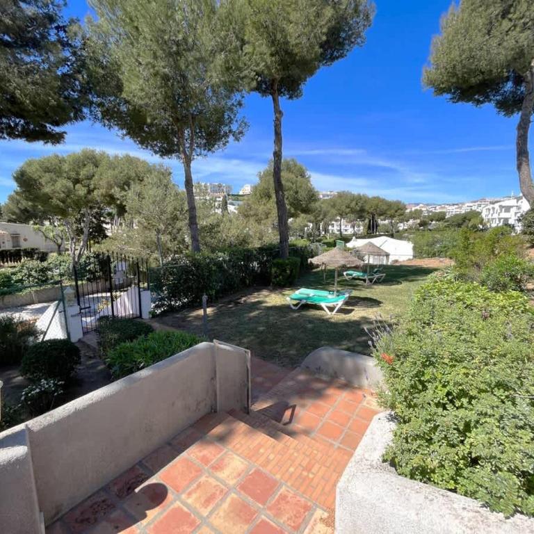 Ground Floor Apt with Pool & Garden Access - Apartamento - 45