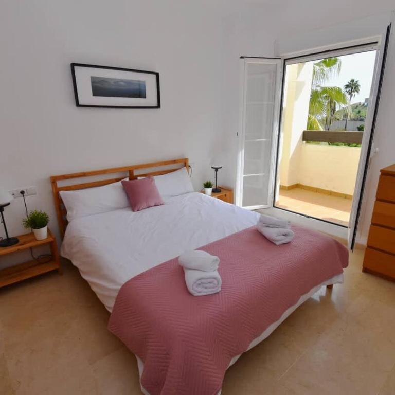 Family Favourite Pool and 2 Car Parking - Apartment - 29